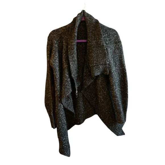 Women's Gray Knit Cardigan Sweater M Unique Clasp‎ Casual - Picture 4 of 6